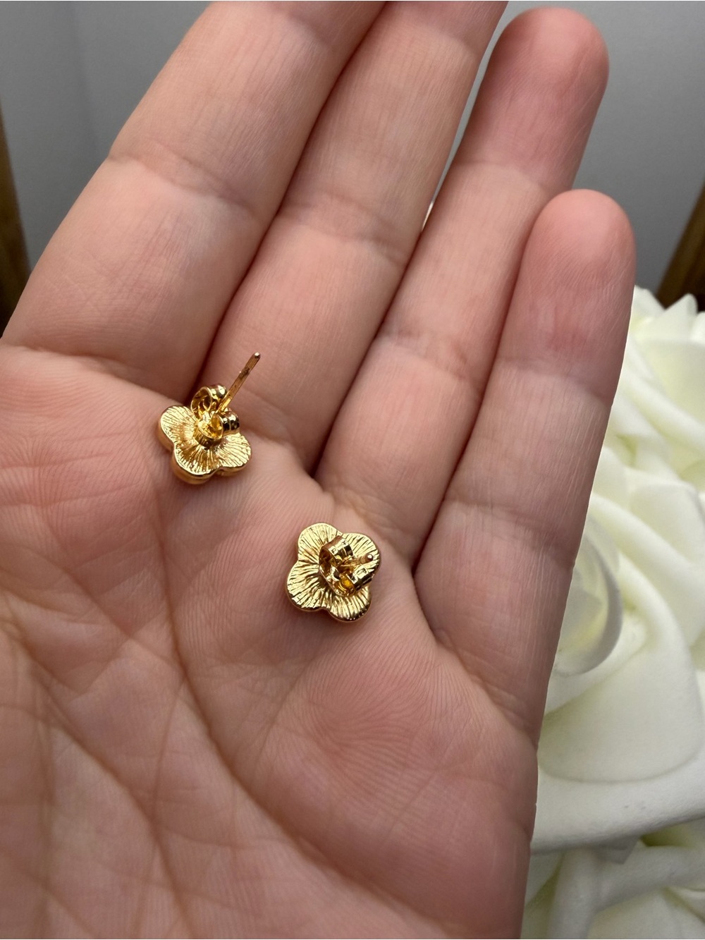 Black Clover-Style Gold Edge Stud Earrings - Women Jewelry - Picture 3 of 4